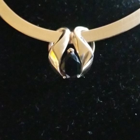 Jewelry - 10K Gold Onyx Pendant